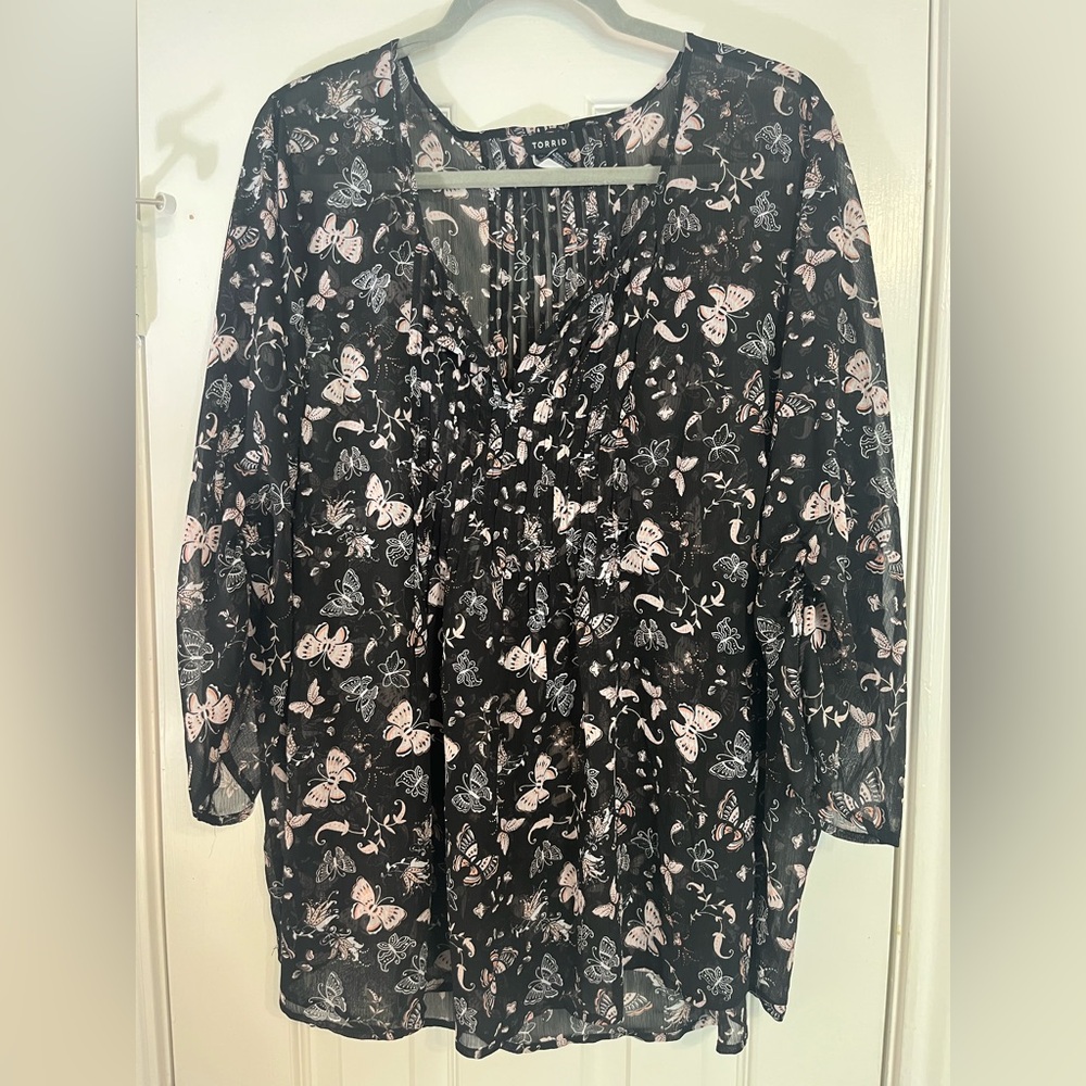 Women’s Plus Torrid Sz 3 sheer blouse butterfly, and florals black New